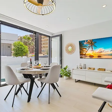 Solana Urban Lux House Center