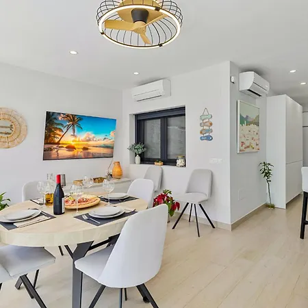 Solana Urban Lux House Center 푸엔히롤라