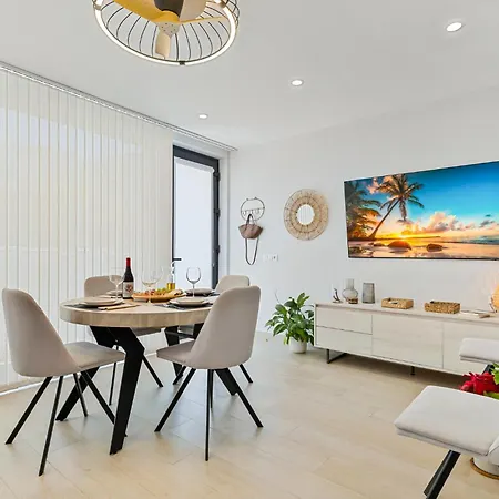 Solana Urban Lux House Center